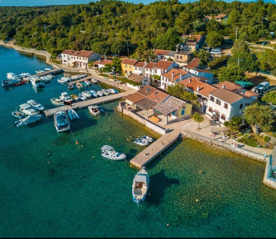 Apartments Ana Pogana Punta Križa Екстериор снимка